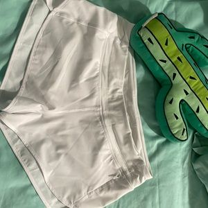 Crz yoga Feathery-Fit Low Rise Lined Shorts with Flat Waist 2.5'' size L NWOT